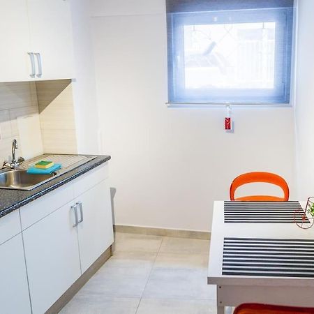 2 Bedrooms Apartment Close To Metro Dafni In Aten Exteriör bild