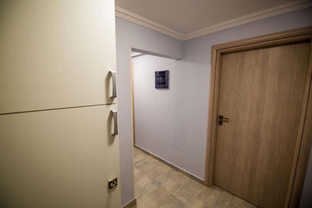 2 Bedrooms Apartment Close To Metro Dafni In Aten Exteriör bild