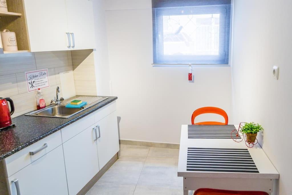 2 Bedrooms Apartment Close To Metro Dafni In Aten Exteriör bild