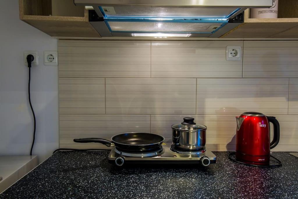 2 Bedrooms Apartment Close To Metro Dafni In Aten Exteriör bild
